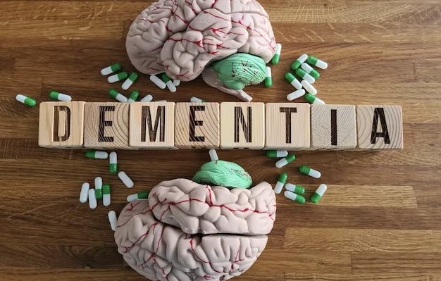 Brains next to cubes with the inscription dementia on them